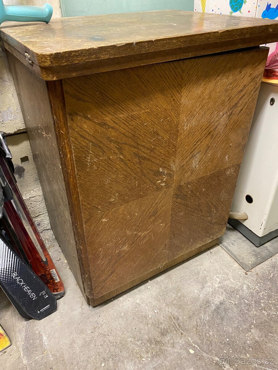 Skříňový šicí stroj Veritas - 2