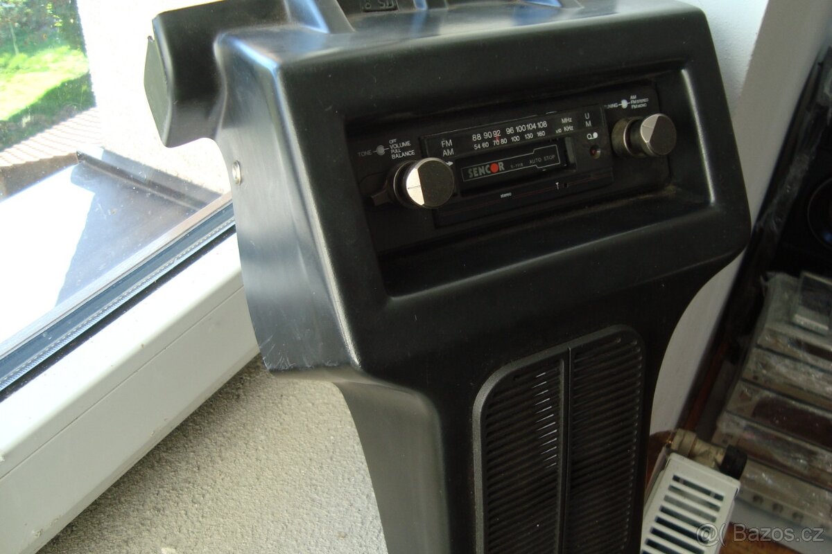 Autorádio a středový panel - 2
