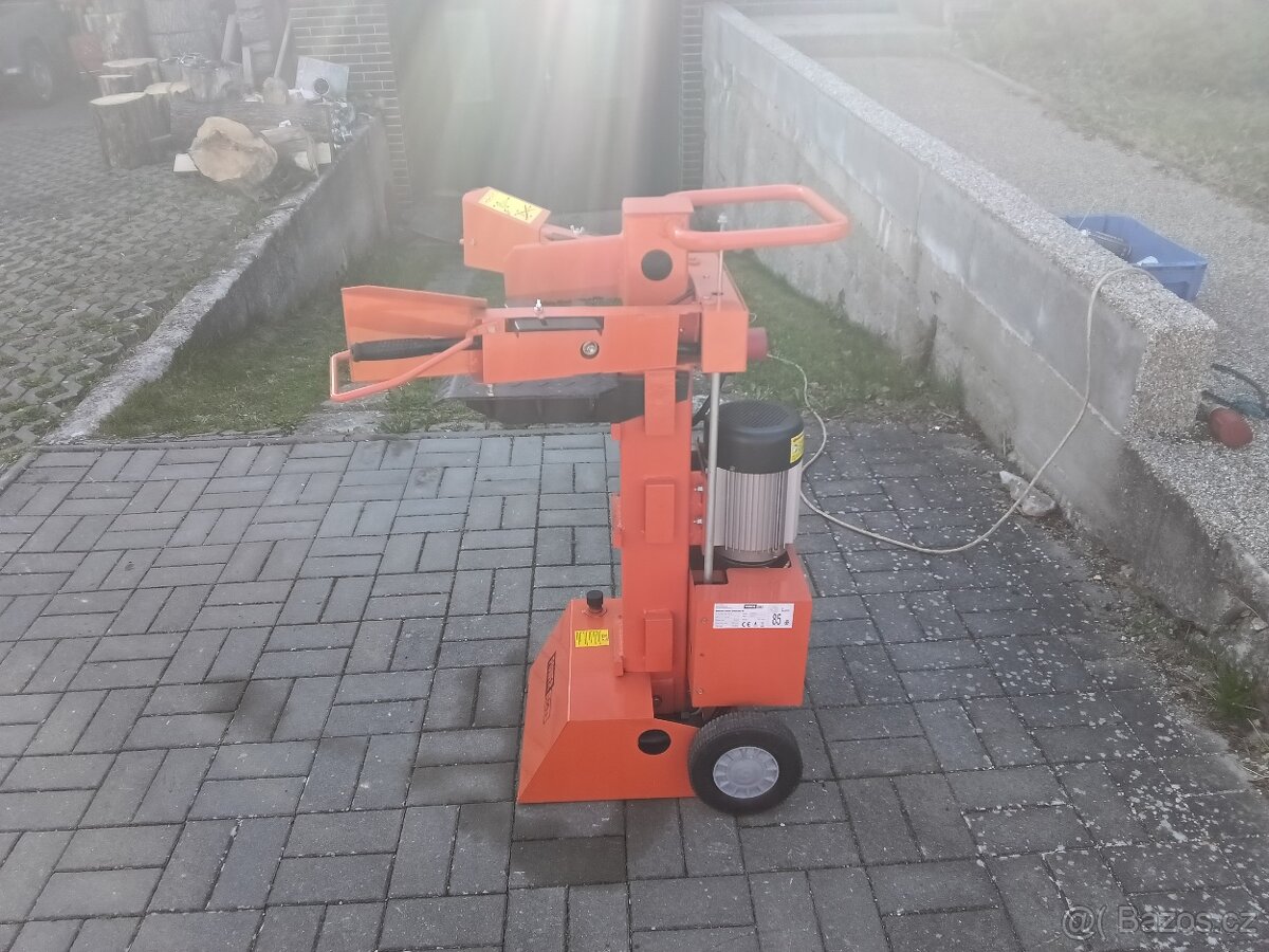 Štípačka dřeva - 2