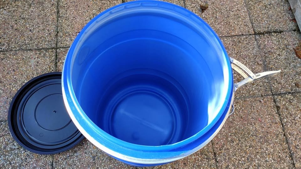 Plastové sudy 100 l - 2