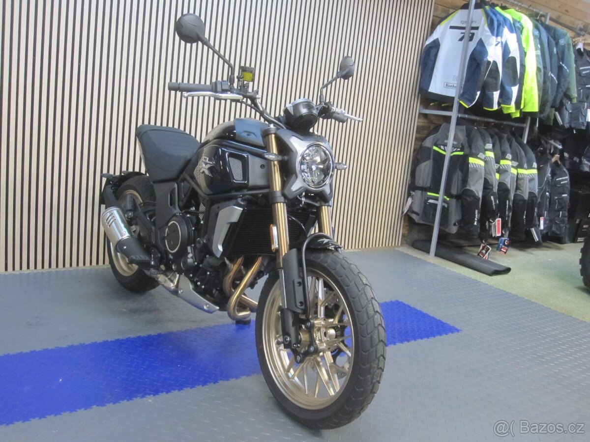 CFMOTO 700CL-X Heritage model 2025 - 2