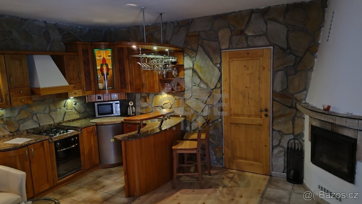 Prodej rozsáhlé usedlosti, 203 m² na pozemku 1161, Hýskov, o - 2