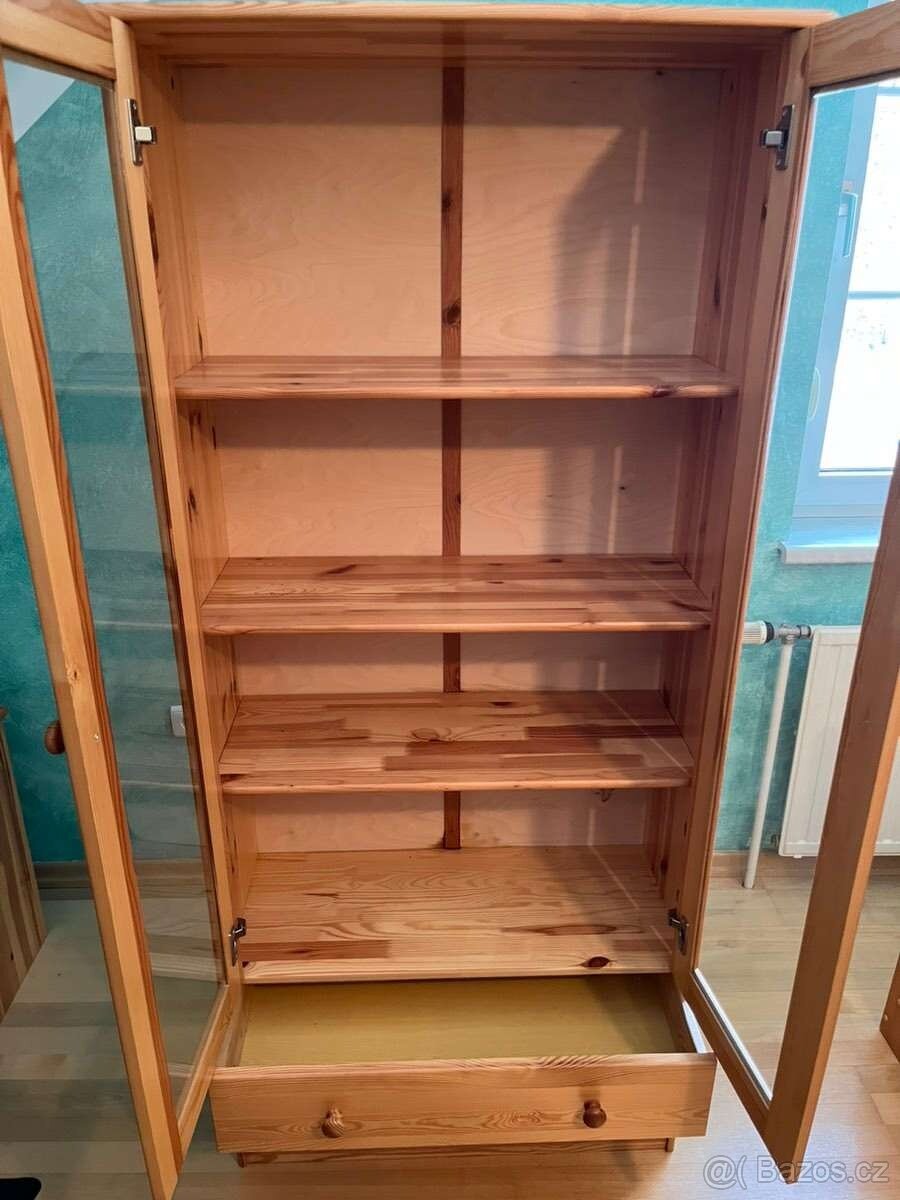 Prosklená knihovna, masív - borovice - 2