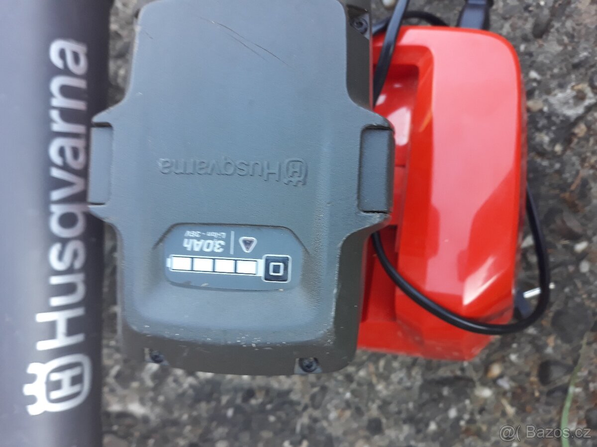 aku fukar a nuzky na zivy plot Husqvarna - 2