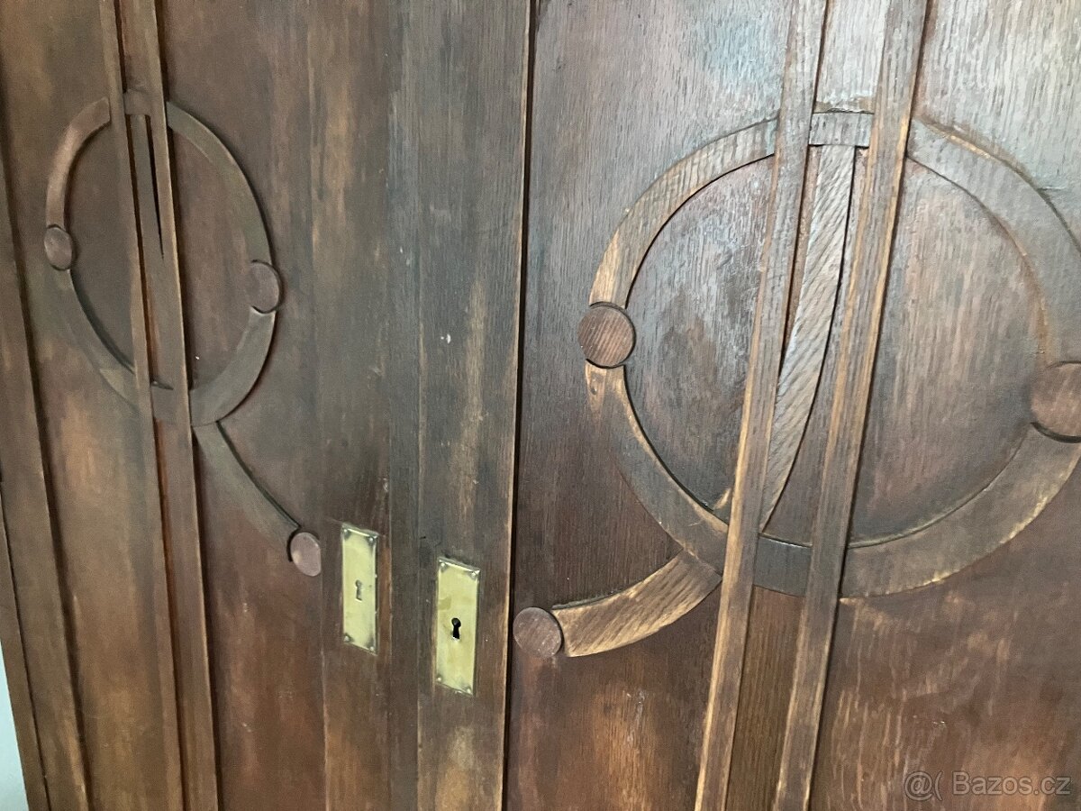 Starožitná skříň - 2