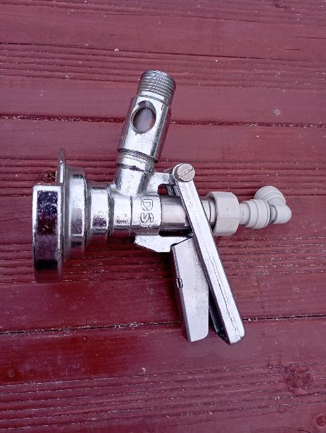 Prodám narážečku na pivo - žehlička vč. rychlospojek - 2