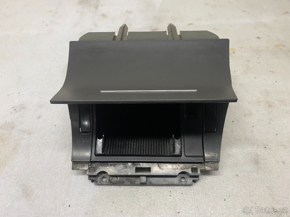 ŠKODA OCTAVIA 2 2004-2013 - PŘEDNÍ POPELNÍK ČERNÝ - 2