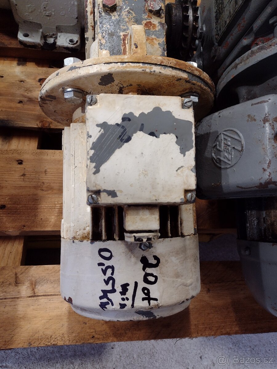 elektromotor s převodovkou - 2