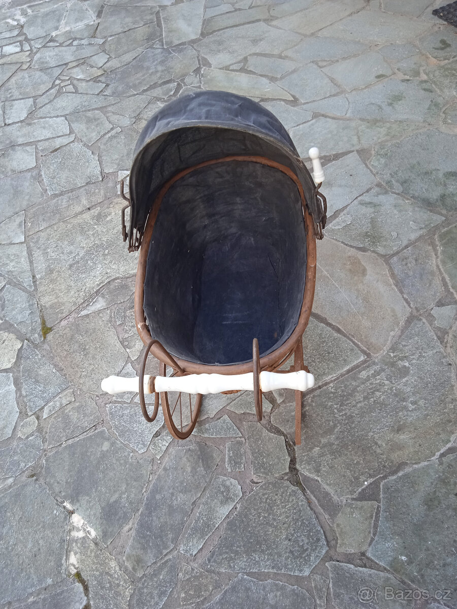 starý kočárek - 2
