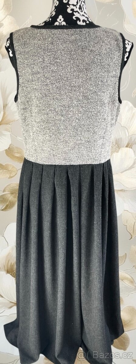 dámské šaty v dobovém stylu - 2