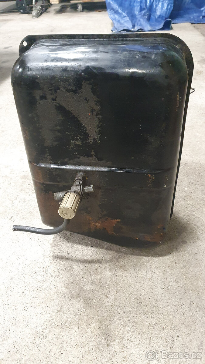 Nádrž Trabant 601 deluxe - 2