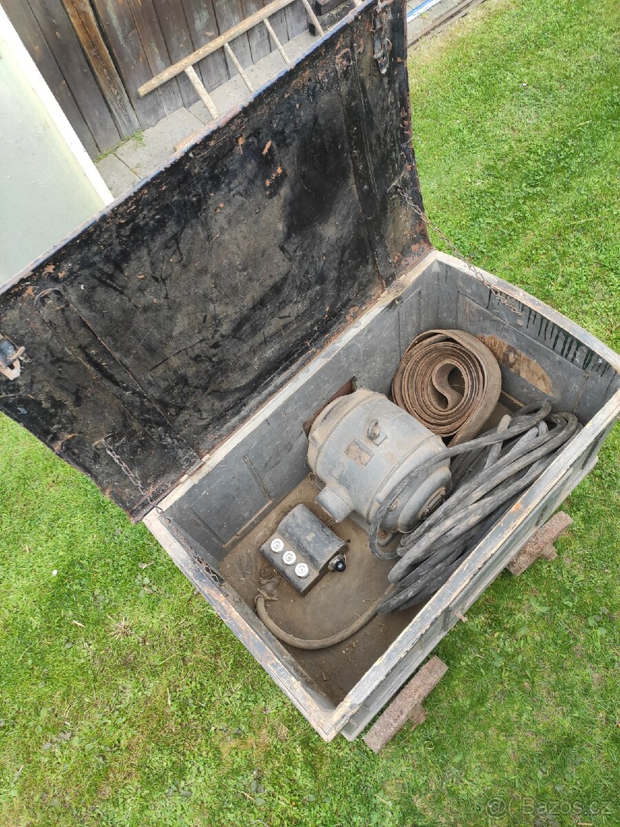 Historická dřevěná cirkularka - 2