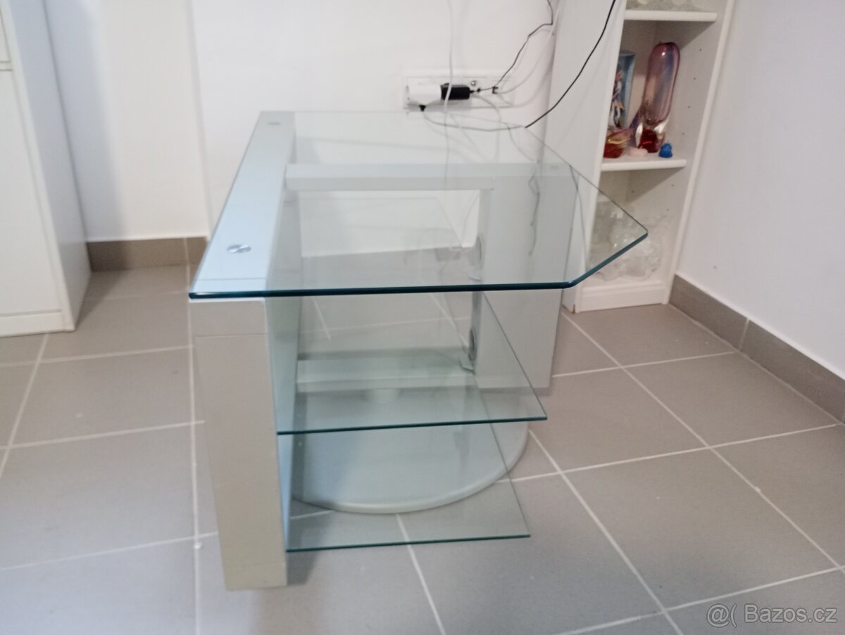 Televizní stolek skleněný - 2
