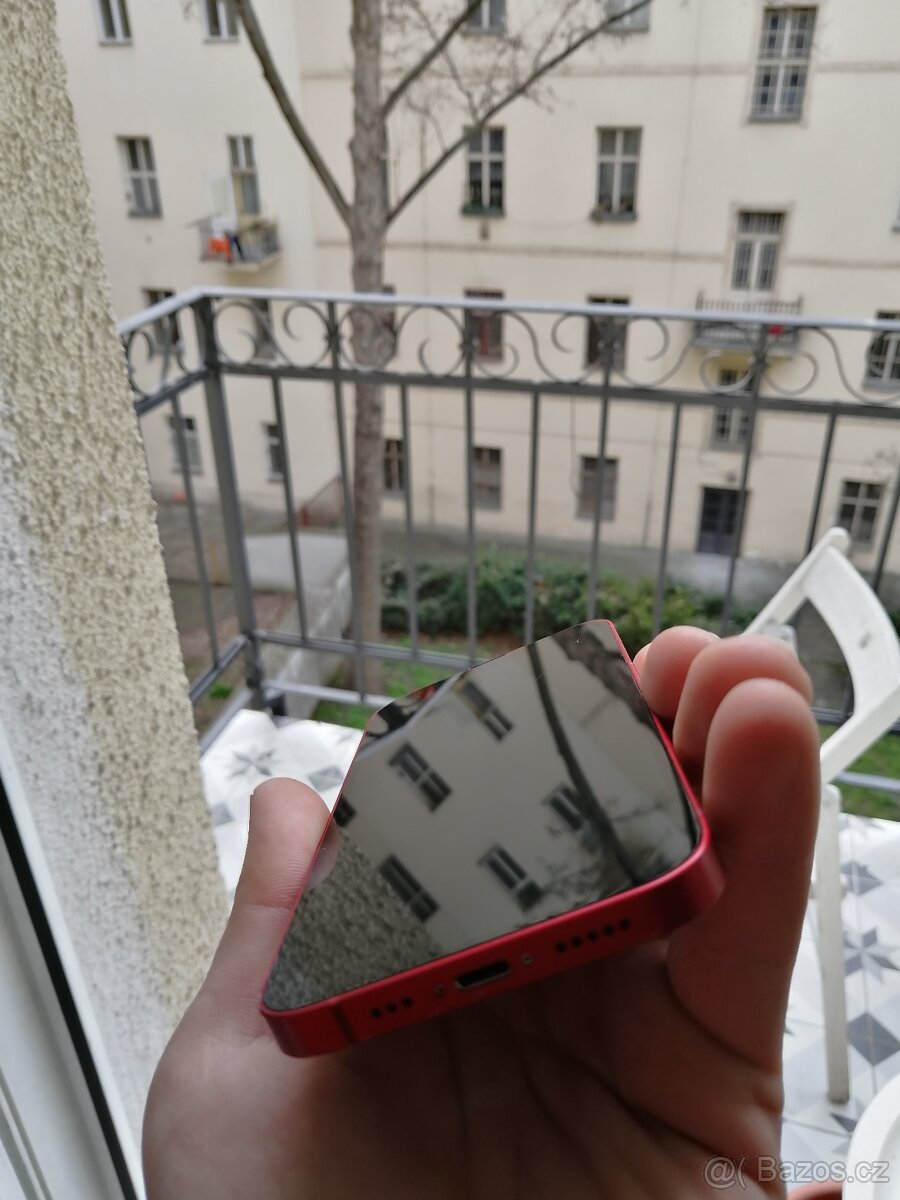 IPhone 13 červený - 2