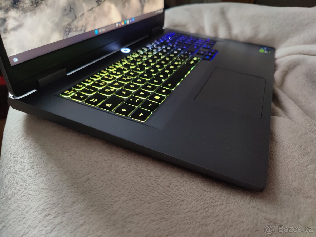 Nový herní notebook Lenovo LOQ 17 z rtx 5070 - 2