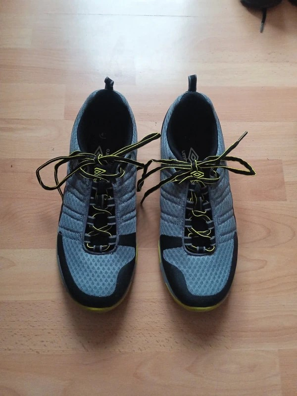 Klučíčí botasky zn. Umbro vel. 41 - 2