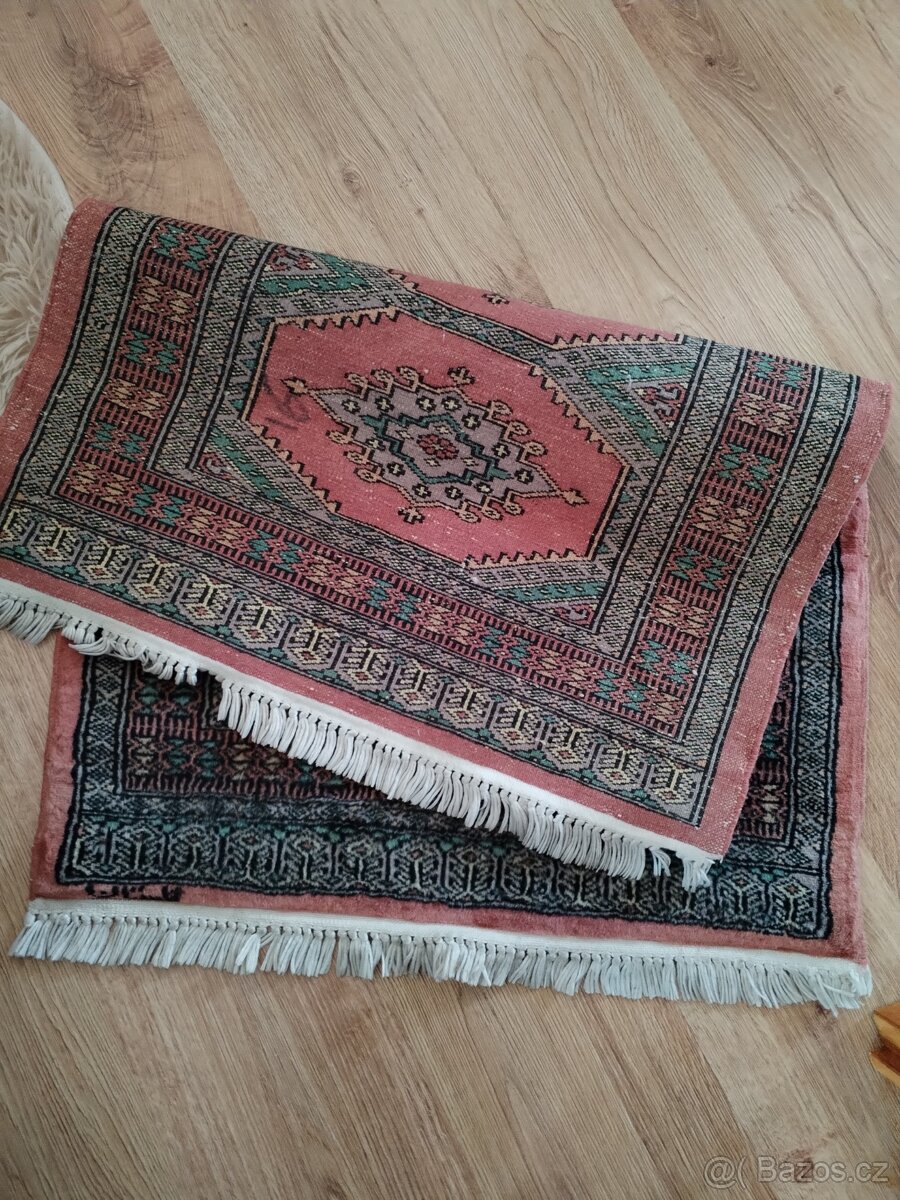 Vlněný koberec. - 2