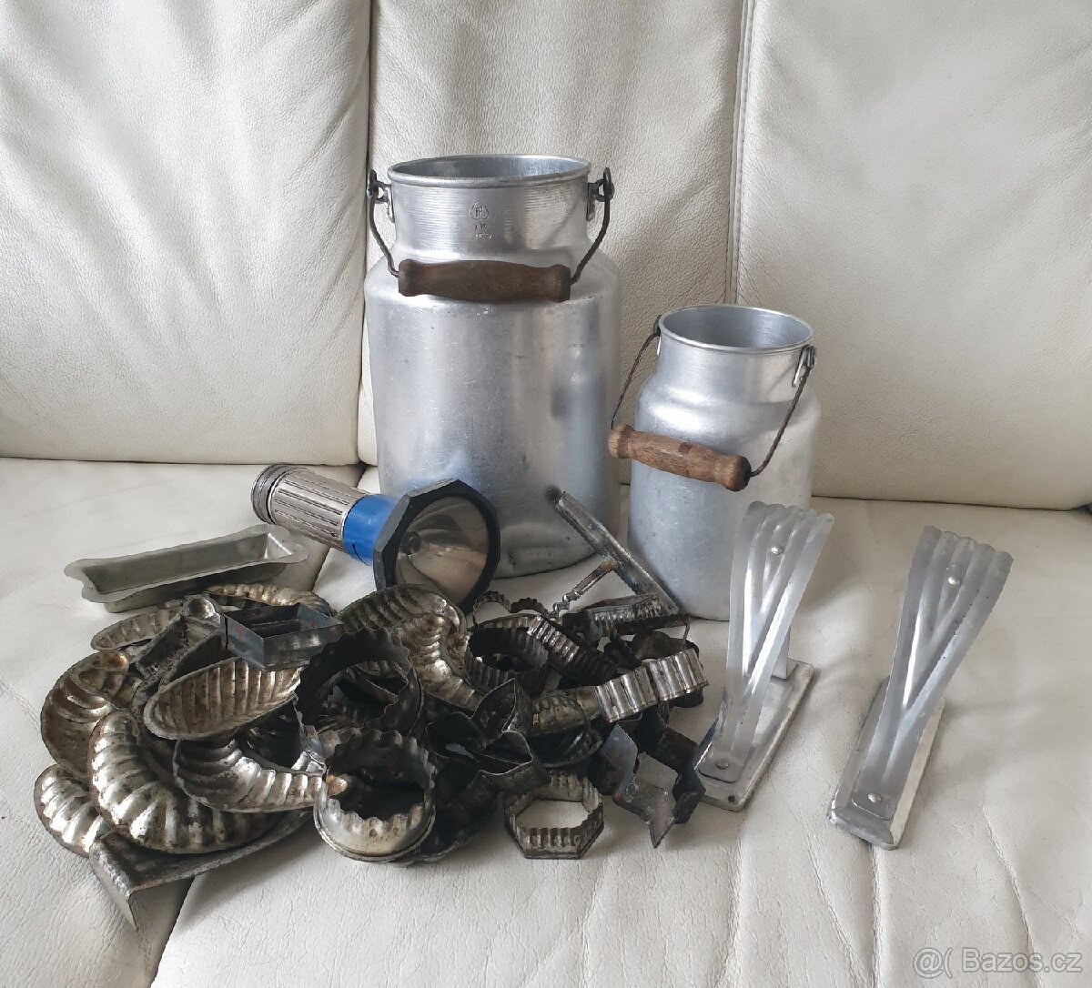 Retro věci na chalupu - konvička, formičky, garnýže - 2