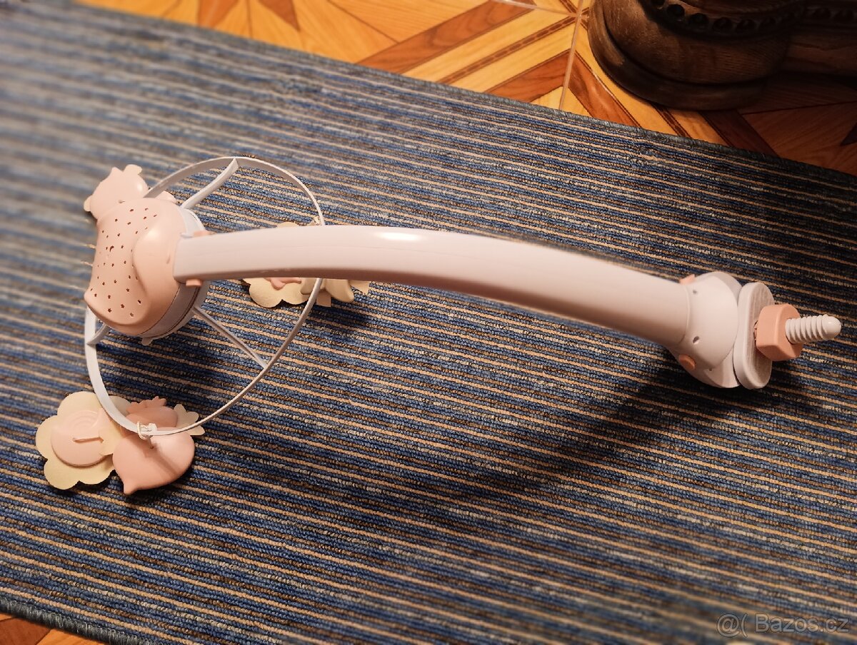 Kolotoč nad postýlku - 2