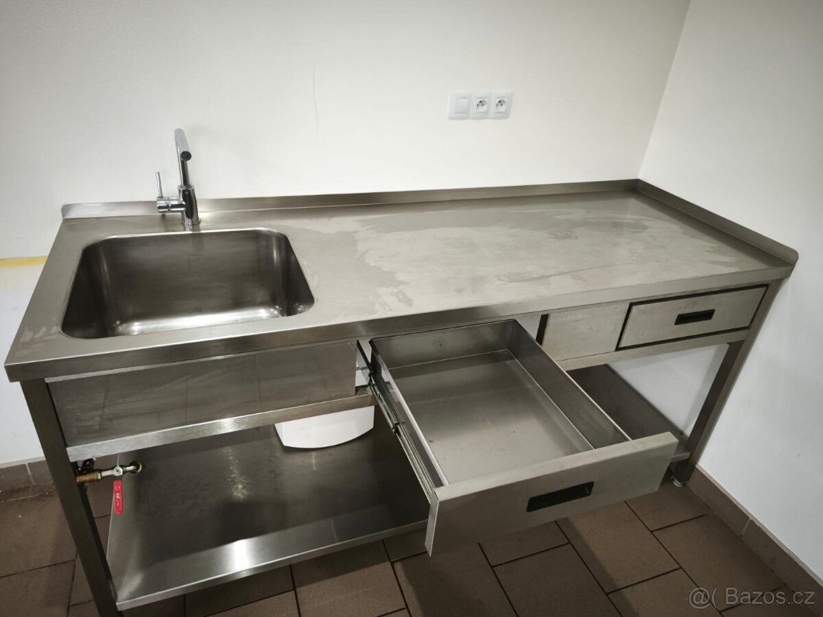 Nerezový stůl s dřezem - 2