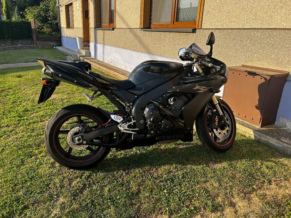 Yamaha R1 - 2