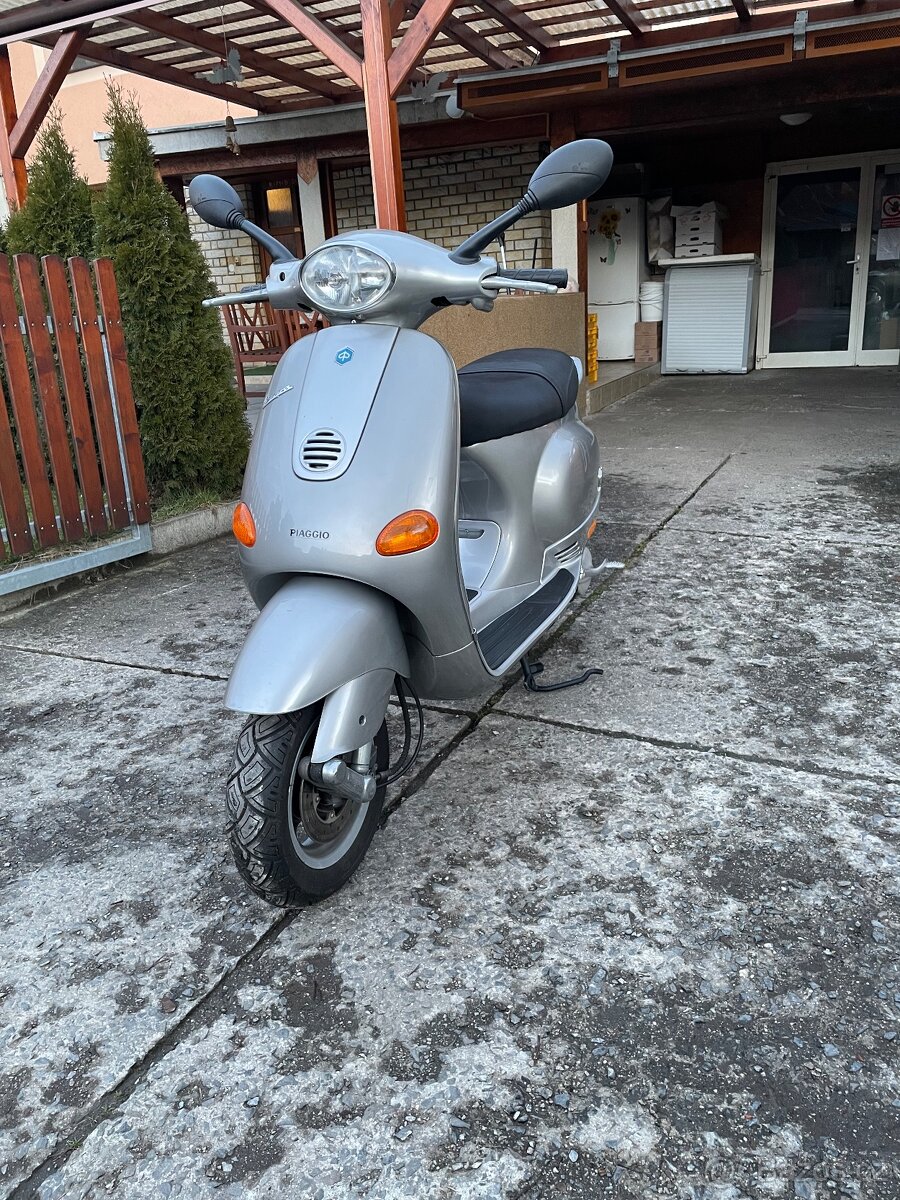 Piaggio Vespa 125 ET4 - 2