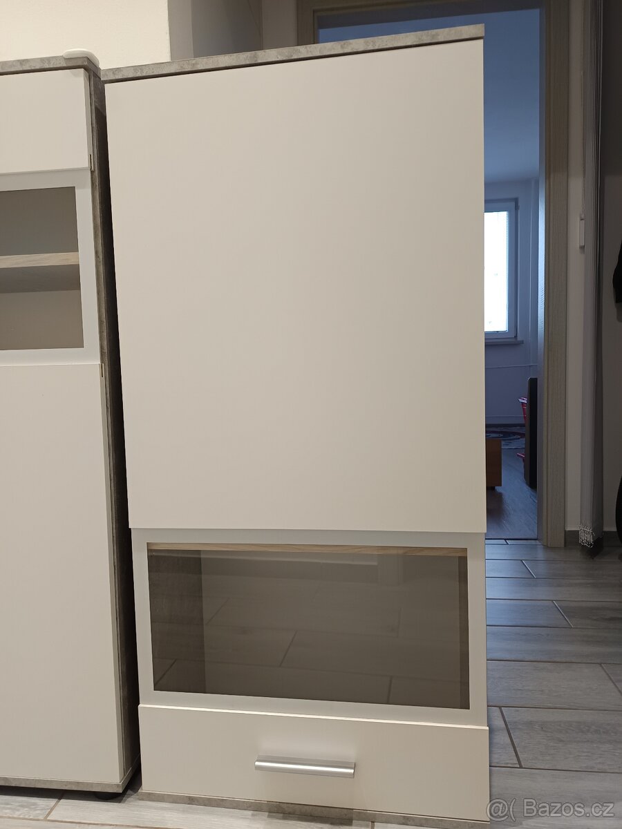 ŠEDO-BÍLÝ nábytek SKŘÍNĚ / KOMODY - 2