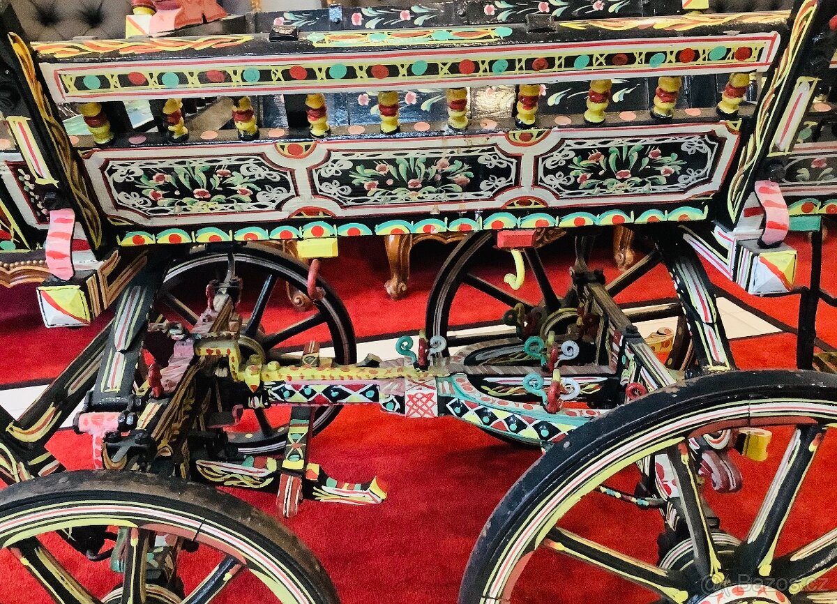 Starožitný Dřevěný Vozík - 2