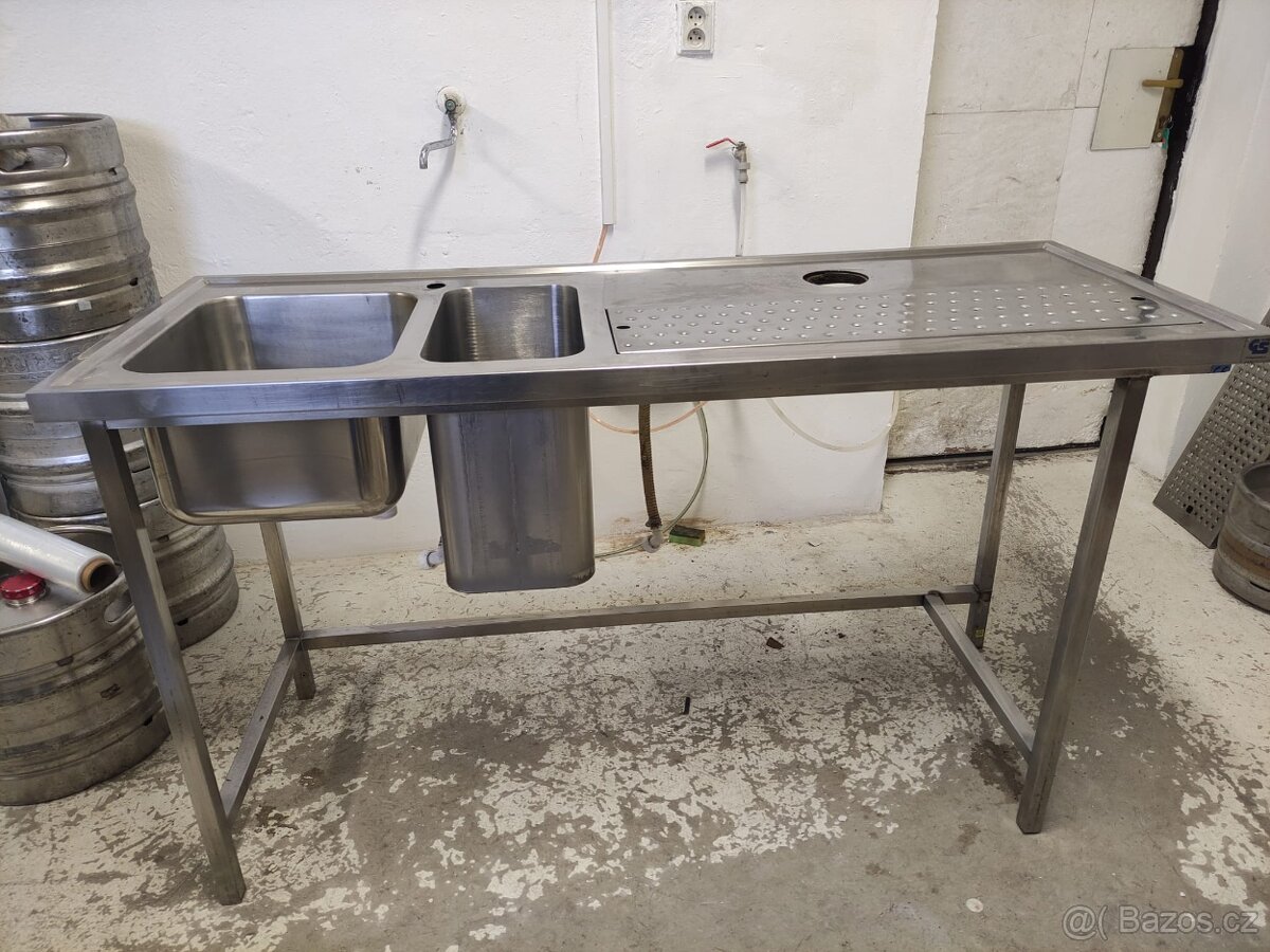Nerezový výčepní stůl č.11 - 2