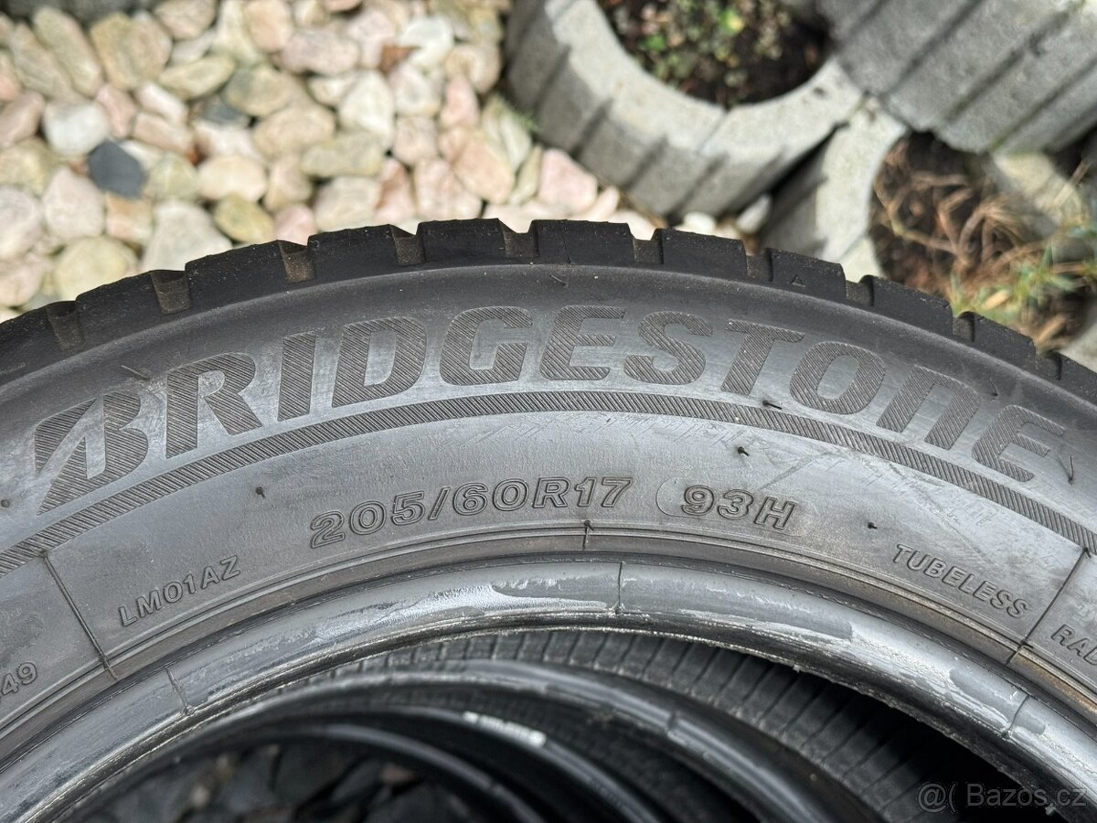 205/60 R17 - 2