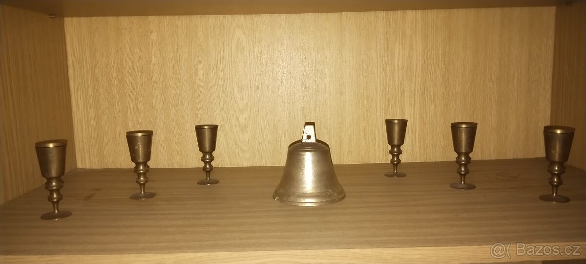 Staré hmoždíře, žehličky atd. - 2
