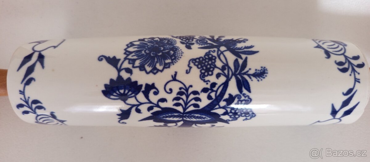 Váleček na těsto s motivem cibuláku - 2