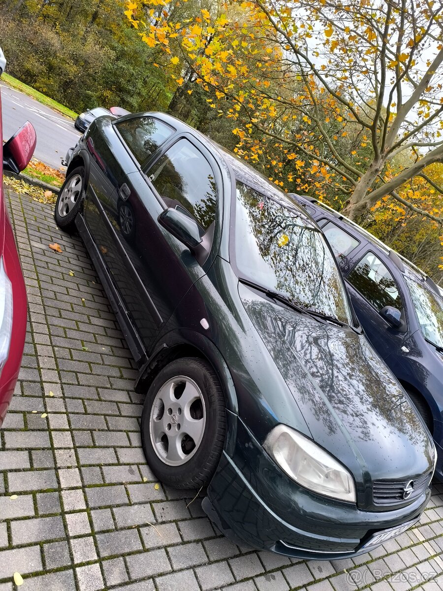 Opel Astra 1.4 benzín - 2