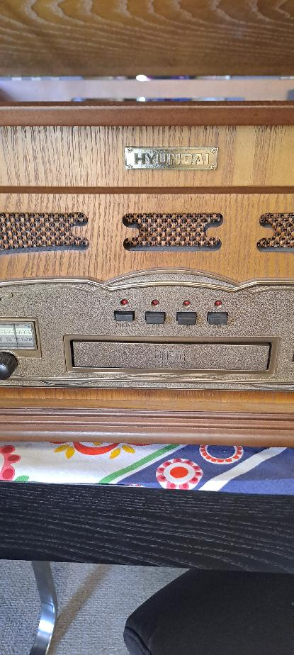 Gramofon Hyundai RTC 315 s CD a rádiemNová cena 790,- - 2