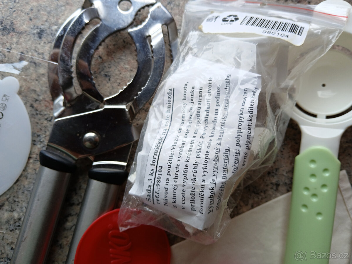 Různé kuchyňské pomůcky - 2