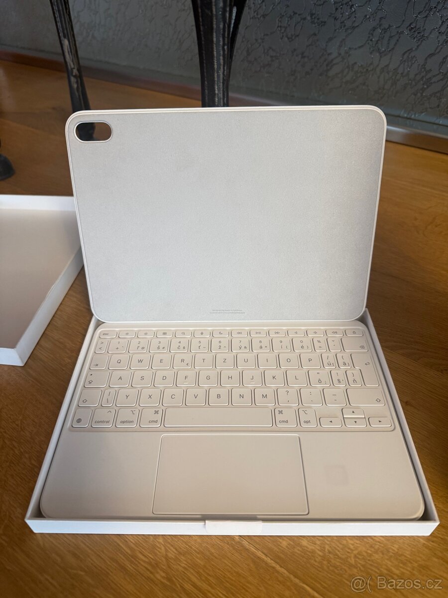 Apple Magic Keyboard Folio k iPadu - 2