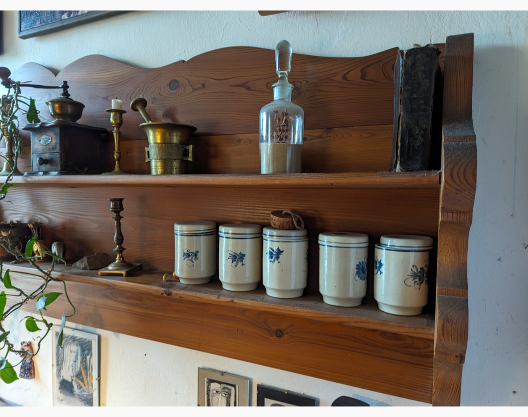 Úžasná velká masivní police - 2