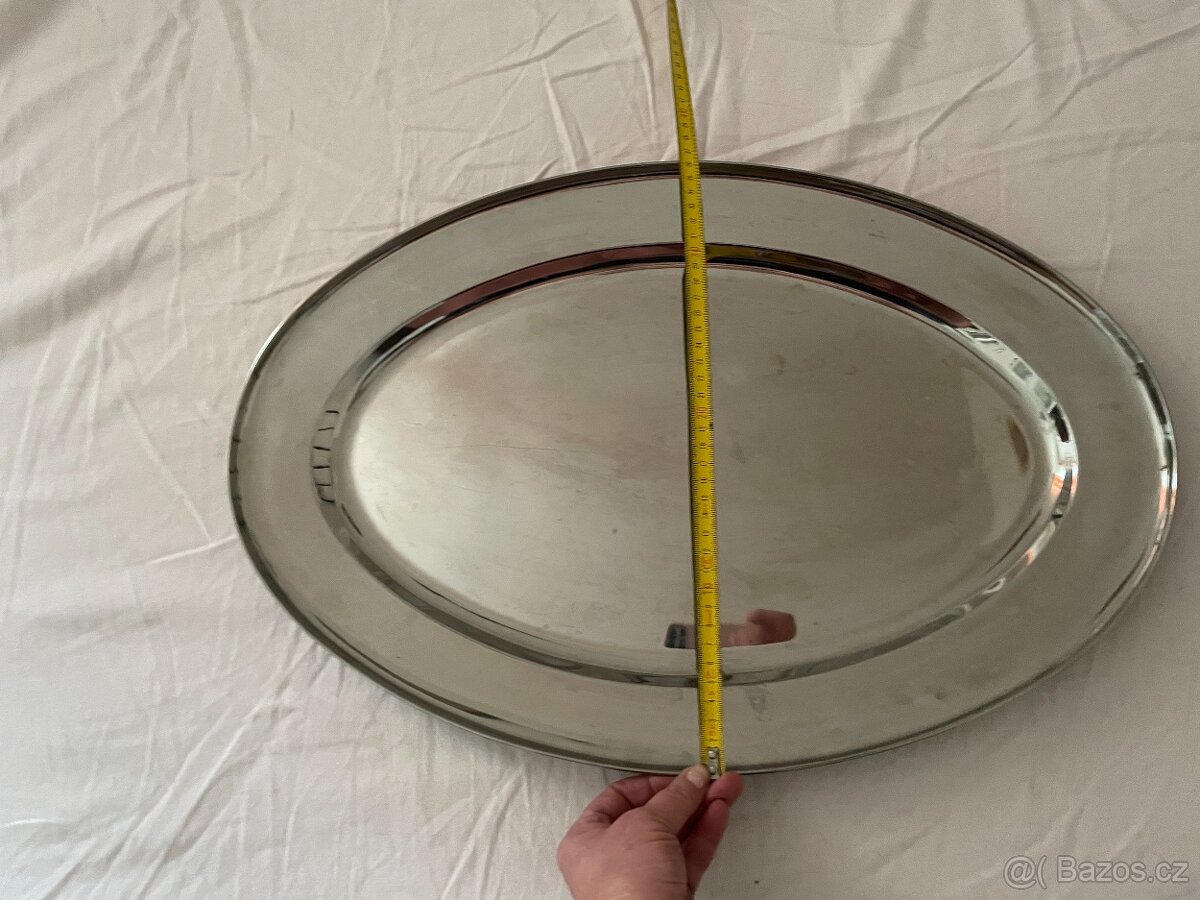 Talířky, tácy, příbory, stolky - 2