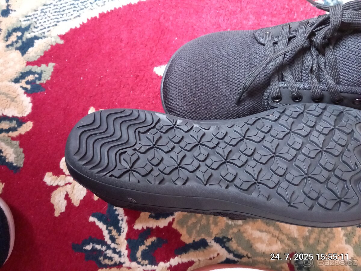 2x nove botasky vel.42 - 2