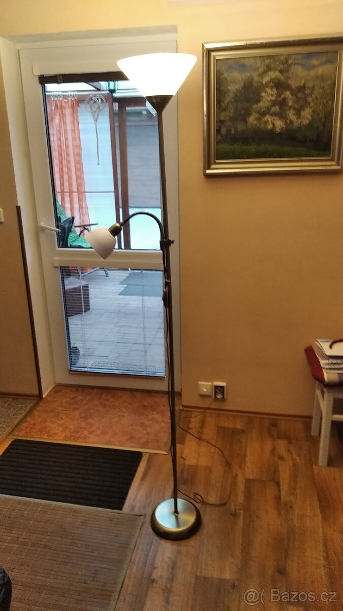 Stojící lampa. - 2