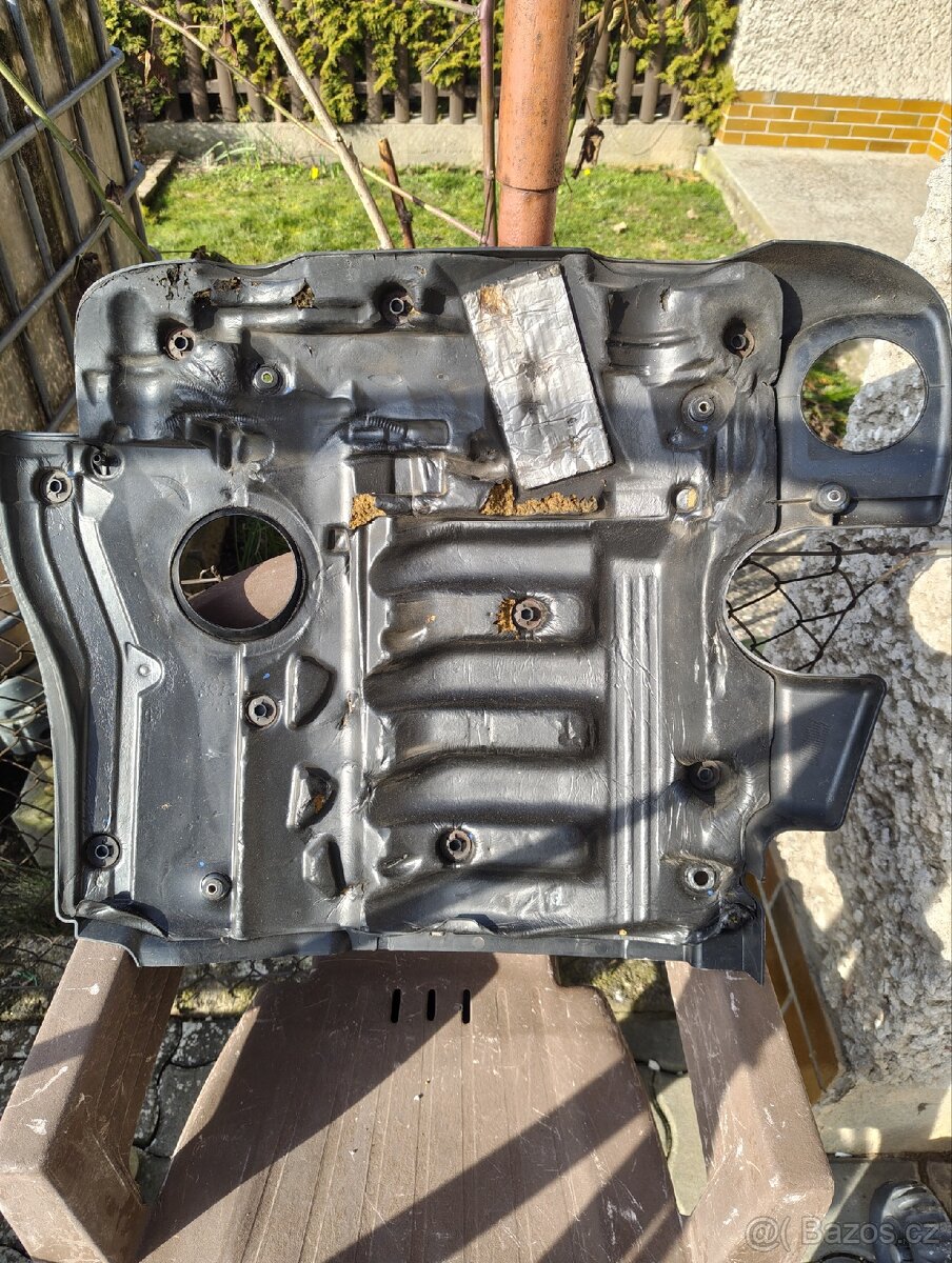 Víko motoru BMW E46 330d i6 - 2