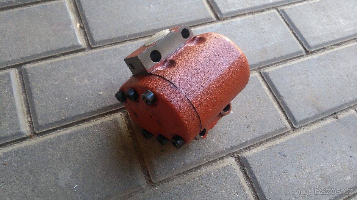 zetor UŘ I hydraulické čerpadlo - 2