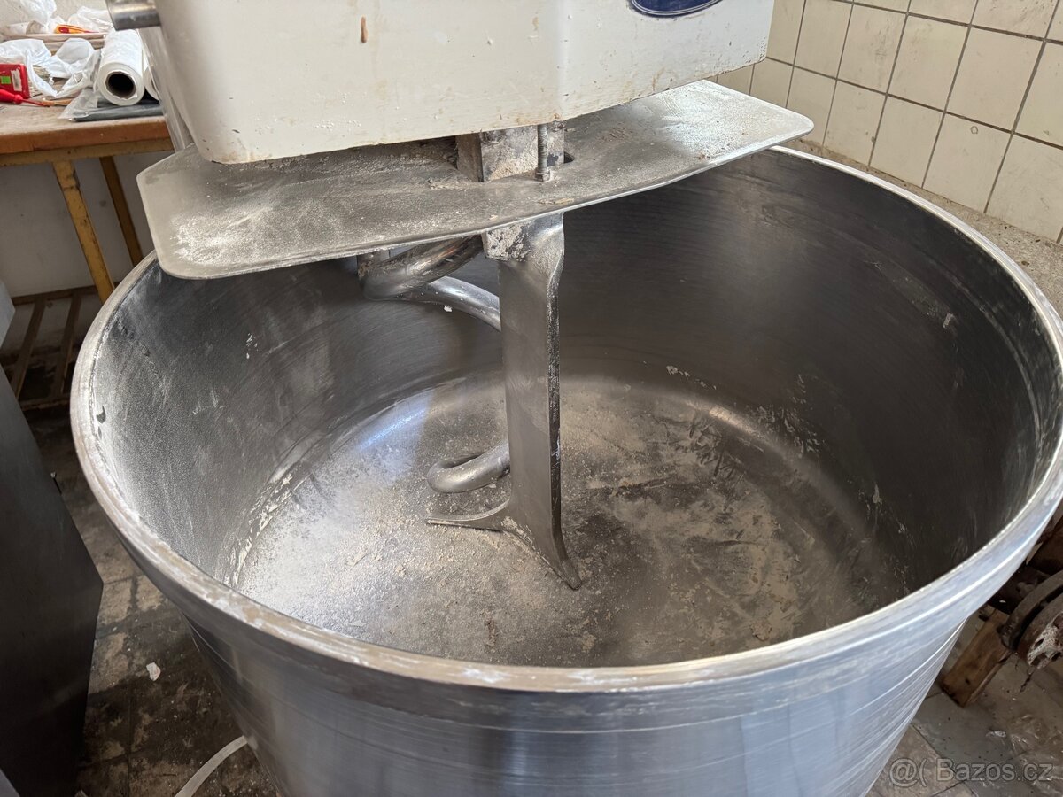 HNĚTAČ TĚSTA VMI BERTO - 2