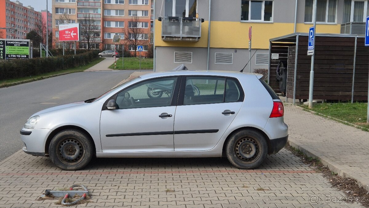 VW Golf 5 1,6 MPi - 2