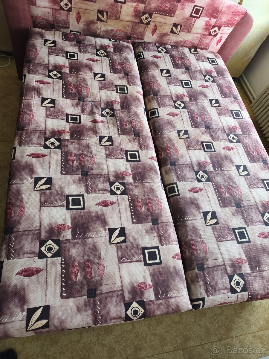 Prodám postel - válendu - 2