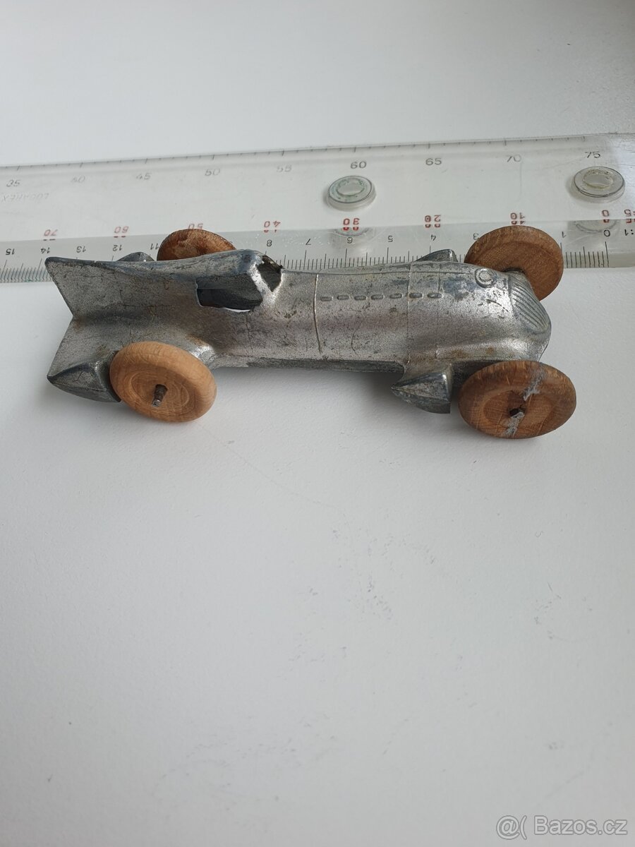 Model závodního automobilu - 2