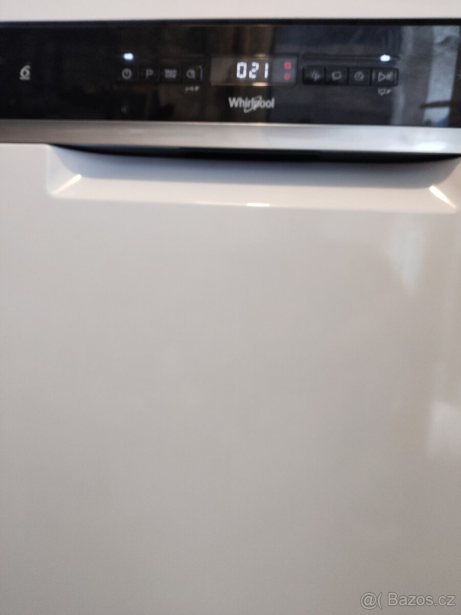Myčka Whirlpool šíře 45 cm - 2