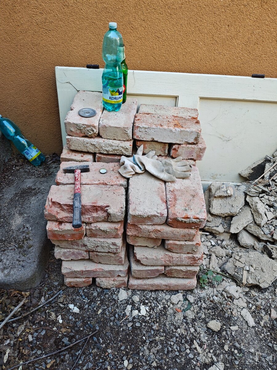 Daruji plné cihly za odvoz. - 2