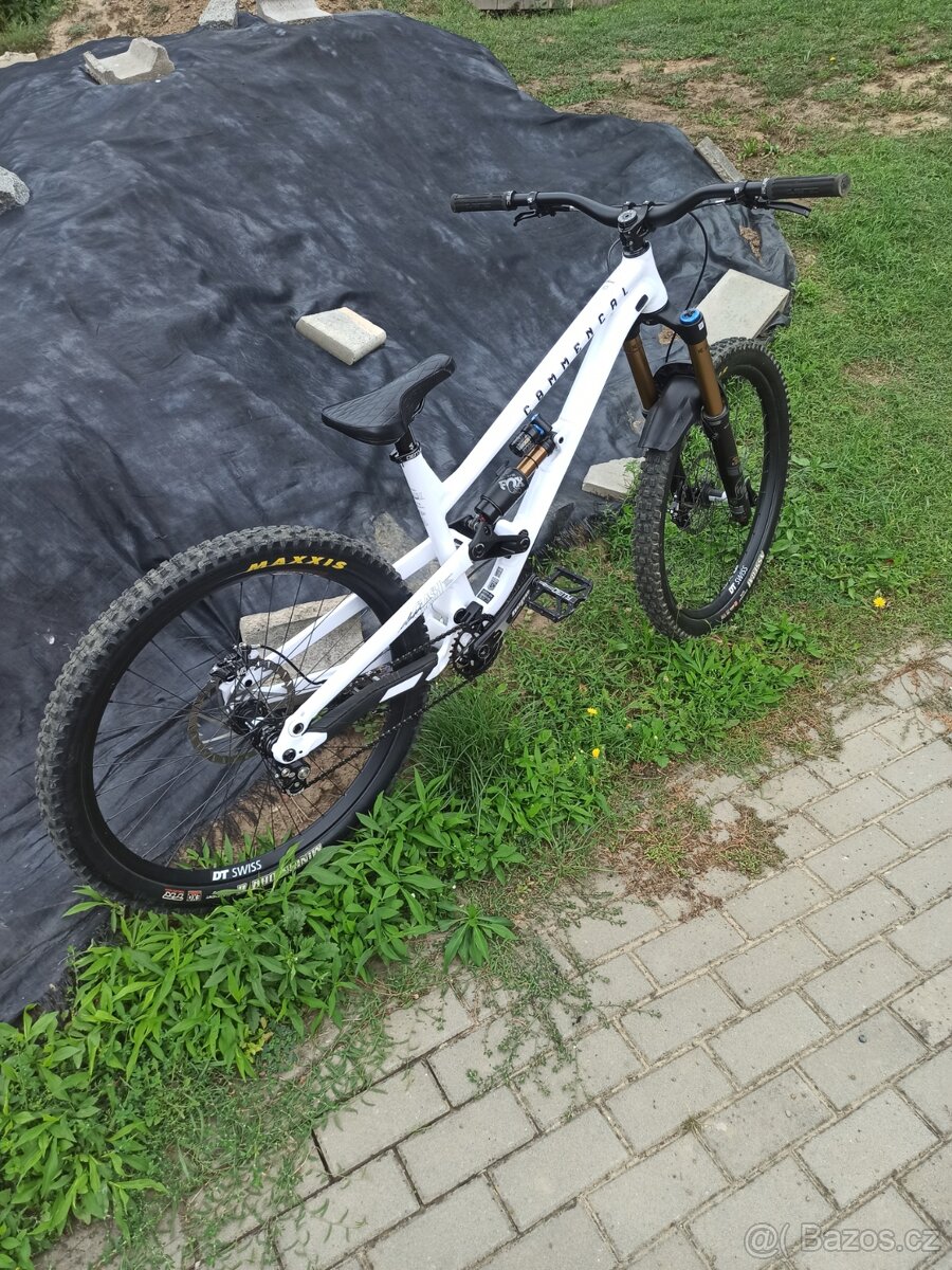 Commencal Clash custom 2025 Top stav - 2