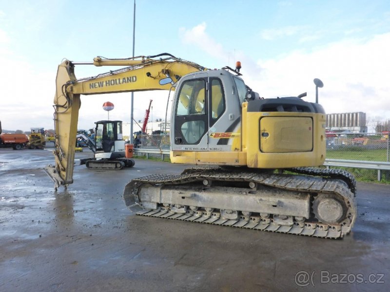 New Holland Kobelco E235 - 2